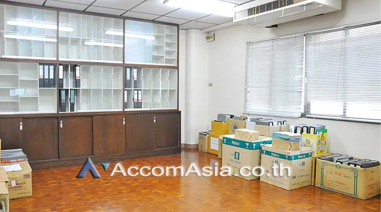 unit Office space For Rent in Ratchadaphisek, Bangkok  near MRT Sutthisan (AA14497)